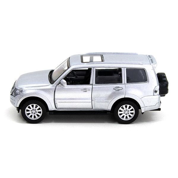 Коллекционная модель Mitsubishi Pajero 4WD Turbo TechnoDrive серебристая 250282 фото