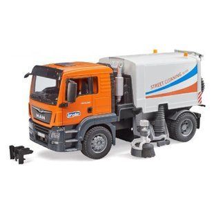 Іграшкова вантажівка Bruder MAN TGS для прибирання вулиць, 1:16 03780 фото