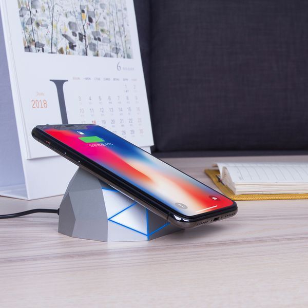 Беспроводное зарядное устройство Xoopar Geo Dock серебристое с LED-подсветкой XP61063.12BL фото